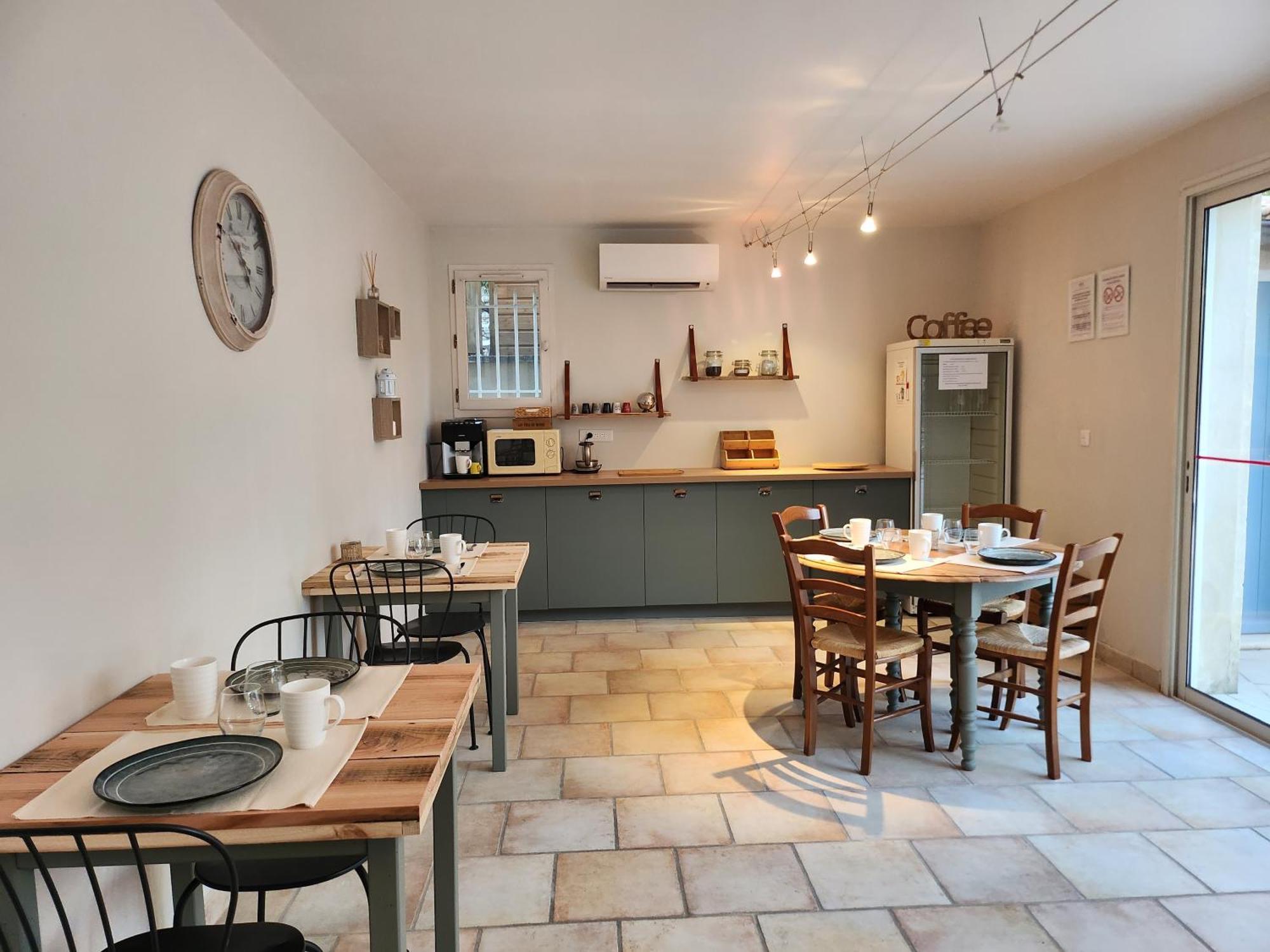 לינה וארוחת בוקר Saint-Saturnin-lès-Avignon Domaine Les Gendalis מראה חיצוני תמונה