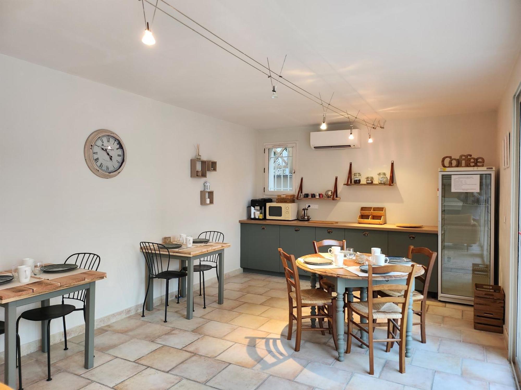 לינה וארוחת בוקר Saint-Saturnin-lès-Avignon Domaine Les Gendalis מראה חיצוני תמונה