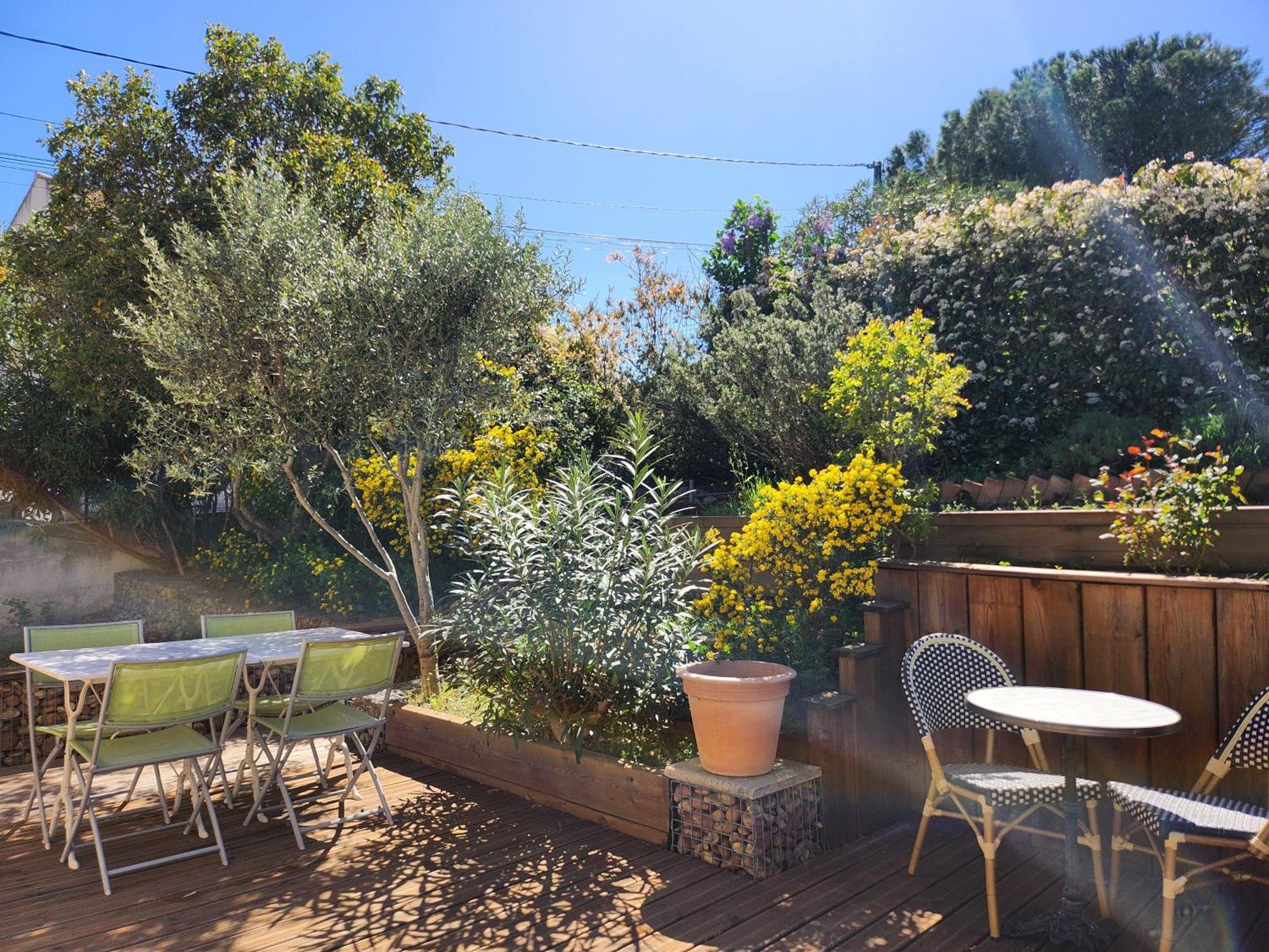 לינה וארוחת בוקר Saint-Saturnin-lès-Avignon Domaine Les Gendalis מראה חיצוני תמונה
