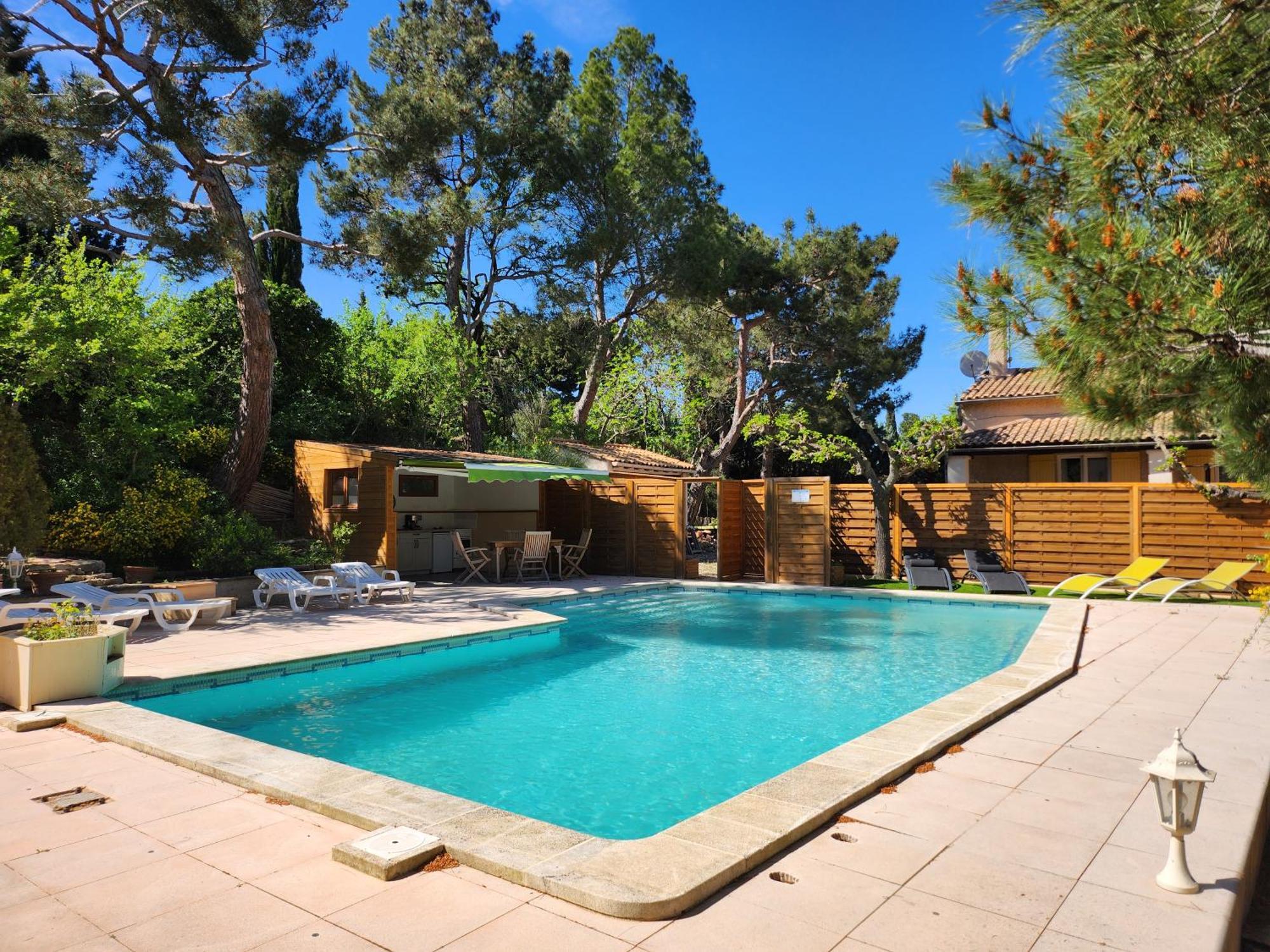 לינה וארוחת בוקר Saint-Saturnin-lès-Avignon Domaine Les Gendalis מראה חיצוני תמונה