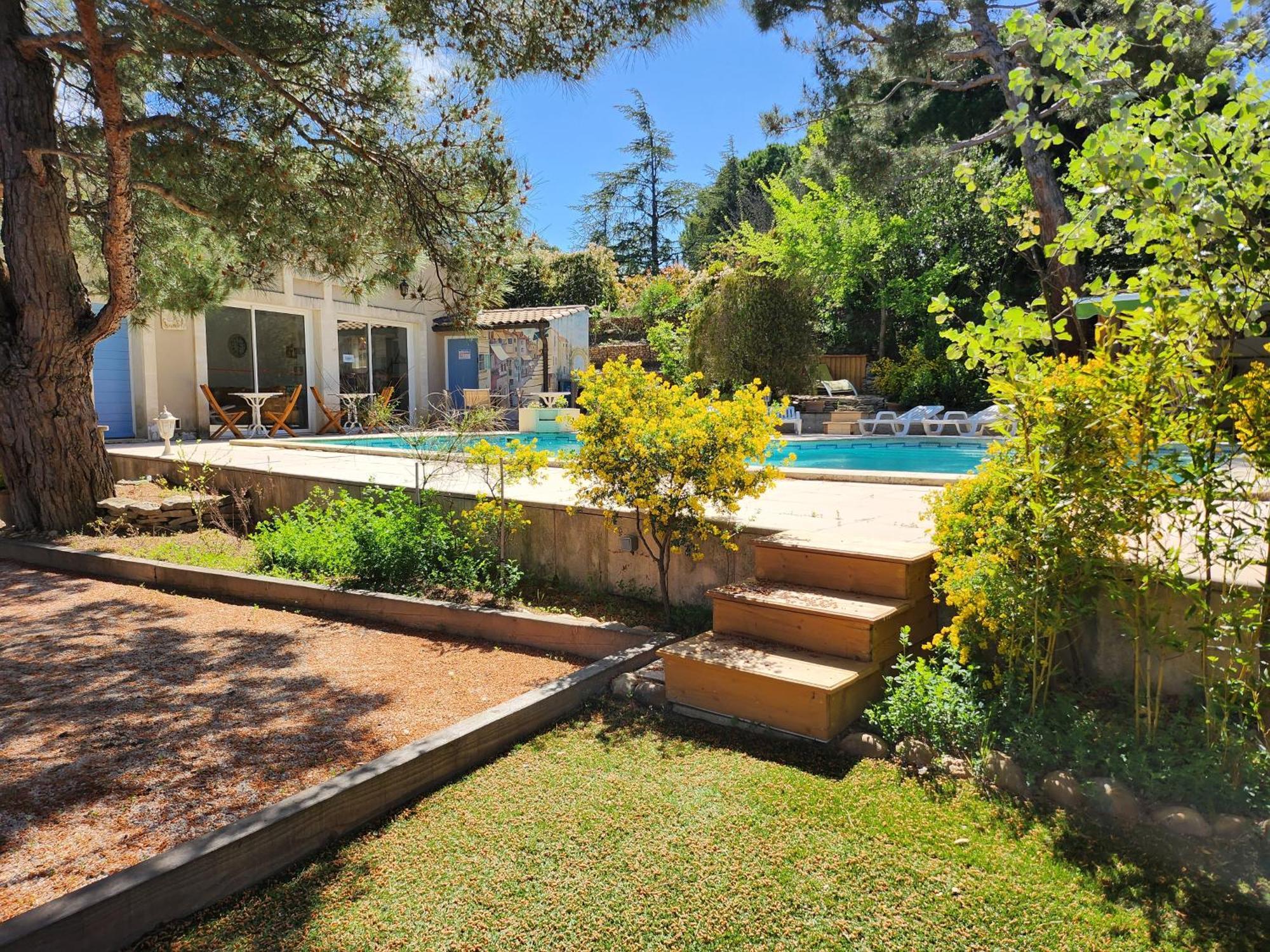 לינה וארוחת בוקר Saint-Saturnin-lès-Avignon Domaine Les Gendalis מראה חיצוני תמונה
