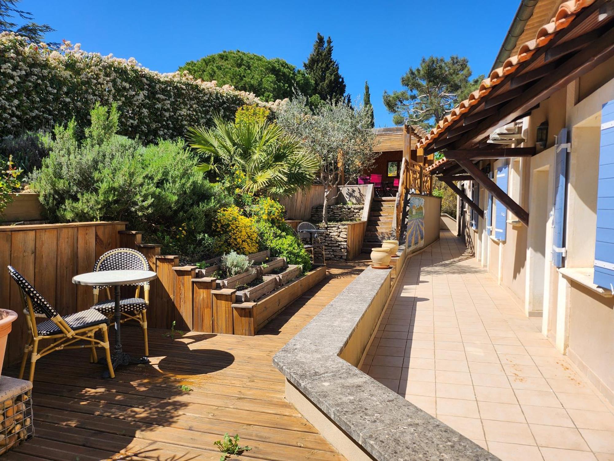 לינה וארוחת בוקר Saint-Saturnin-lès-Avignon Domaine Les Gendalis מראה חיצוני תמונה