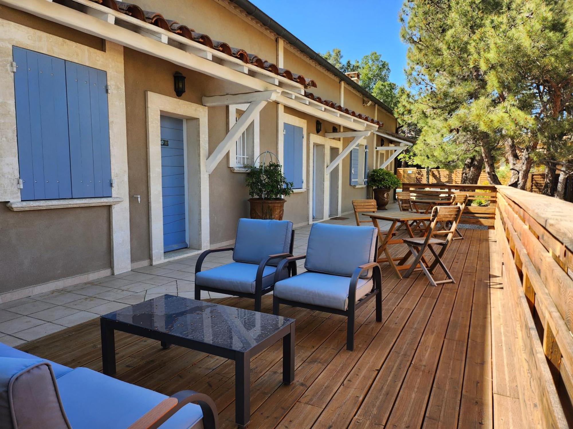 לינה וארוחת בוקר Saint-Saturnin-lès-Avignon Domaine Les Gendalis מראה חיצוני תמונה